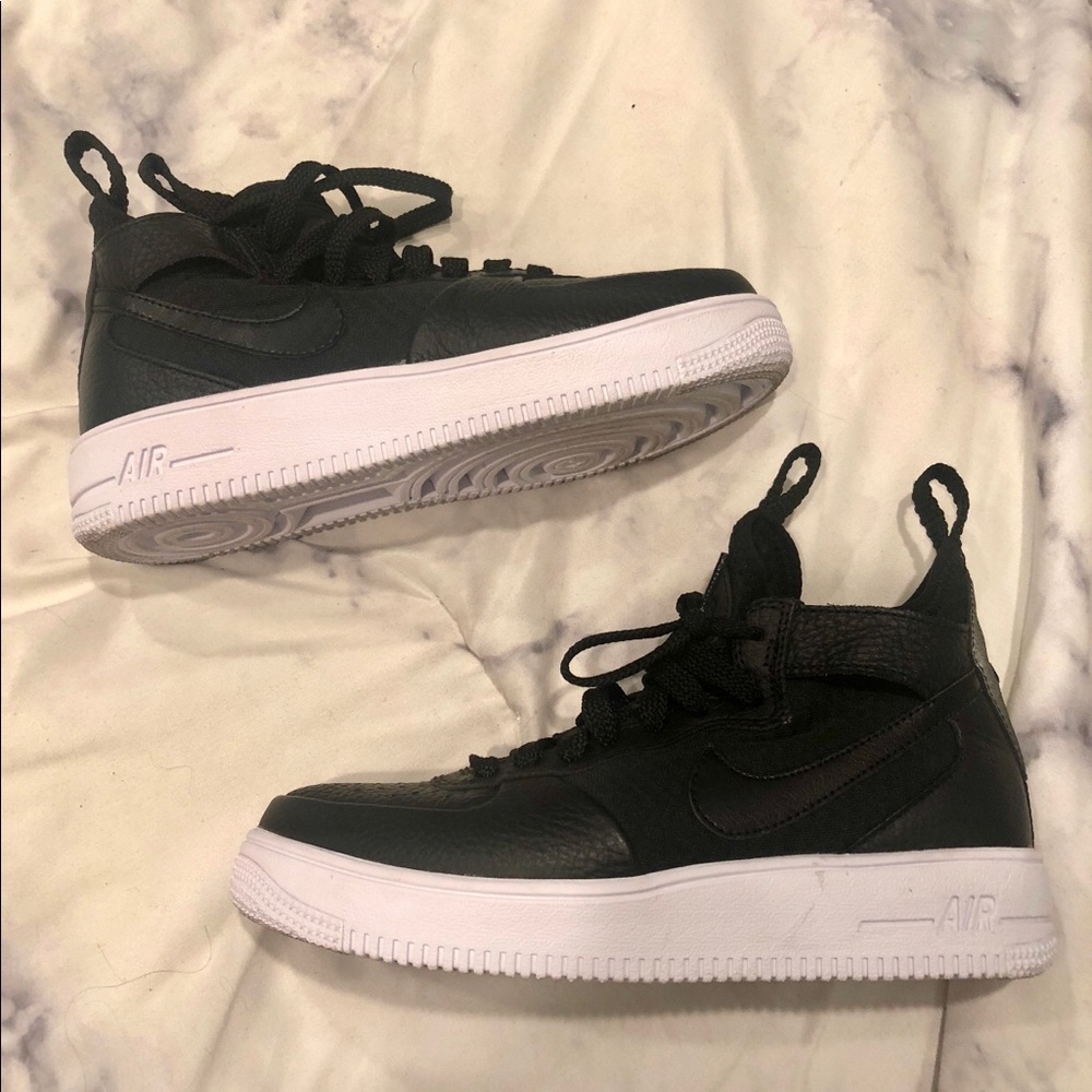 Black Nike air force 1